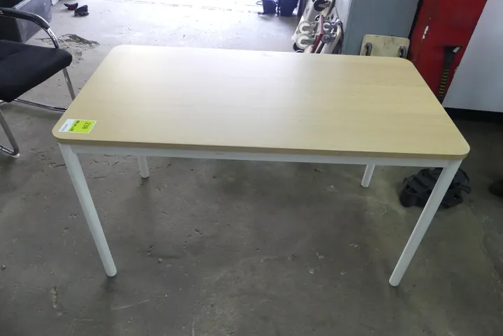 Schreibtisch Maße in cm ca.: 130 x 70 x 75